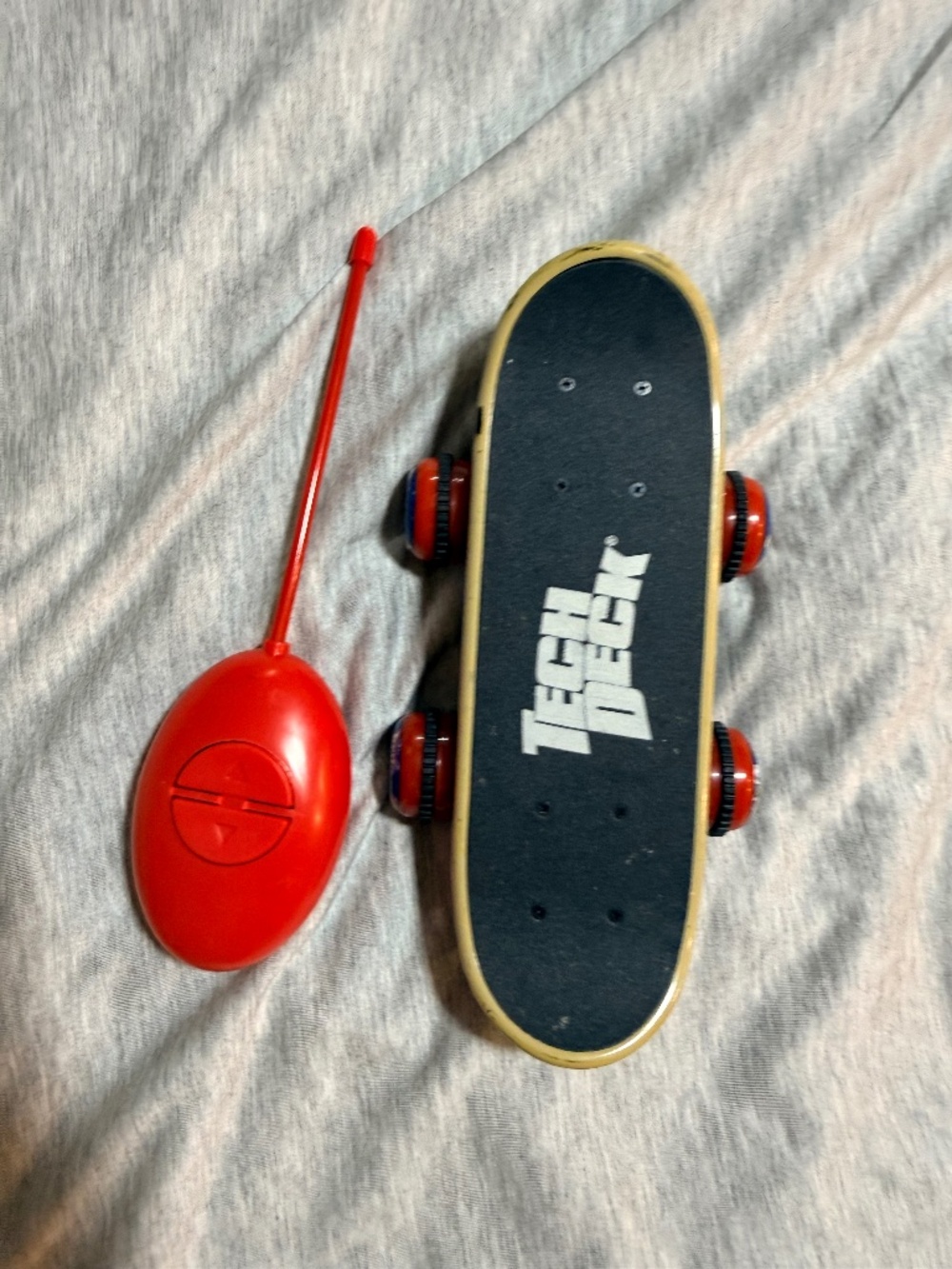 Tech Deck RC Skateboard 27MHz w/ Remote – Untested – For Parts or Repair